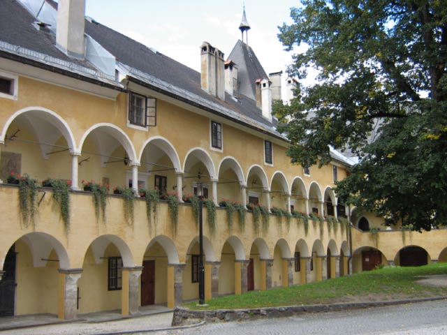 Een kijkje op het oude klooster in Millstadt